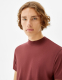 T-Shirt im Slim-Fit mit geripptem Stehkragen